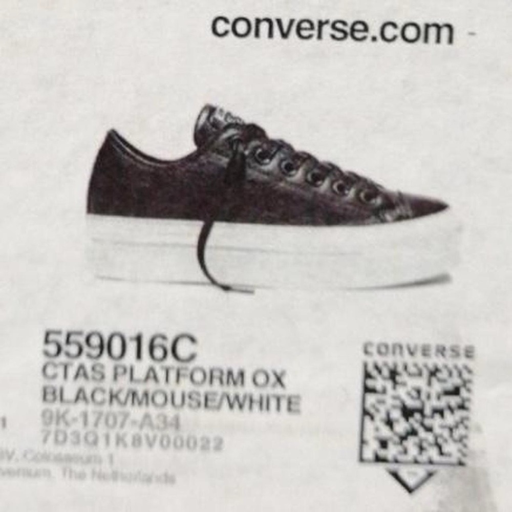 Converse black leather platform sneakers sz 8.5 / in good used condition
